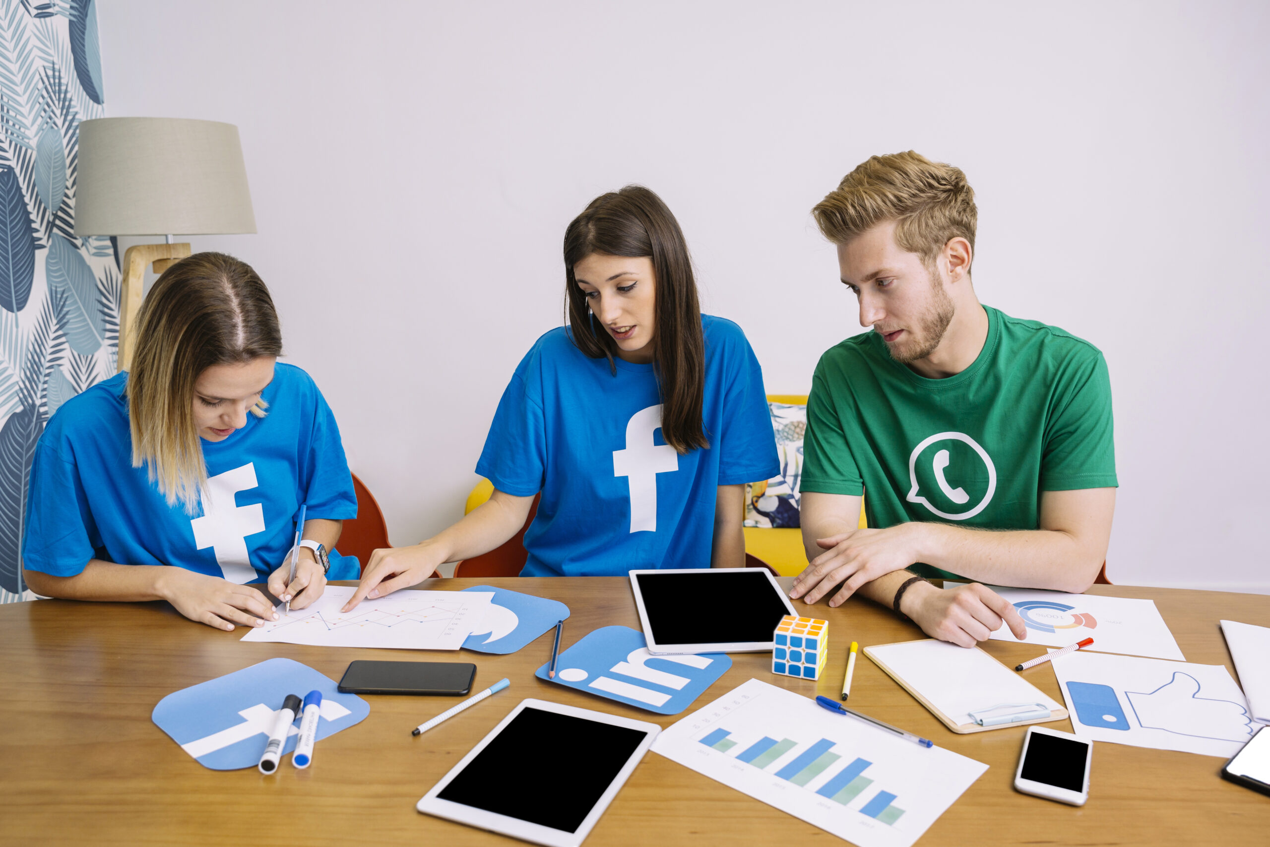 Team working on social media marketing and internet marketing strategies at a digital marketing agency in Surat.